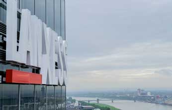 hormuz shutdown threatens chemicals trade as US weighs response